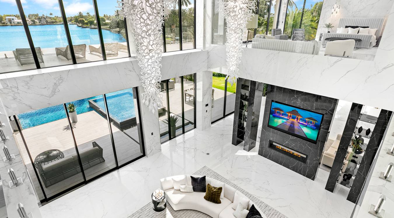 A LUMINOUS ESTATE